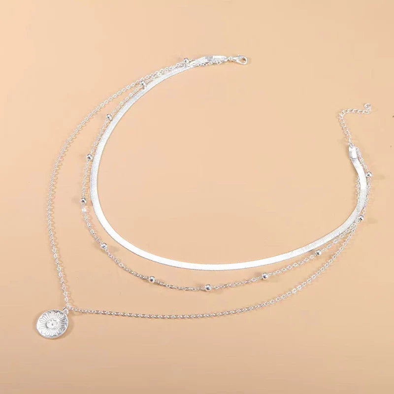 SilverCascade - Elegante Zilveren Driedubbele Ketting voor Elke Gelegenheid
