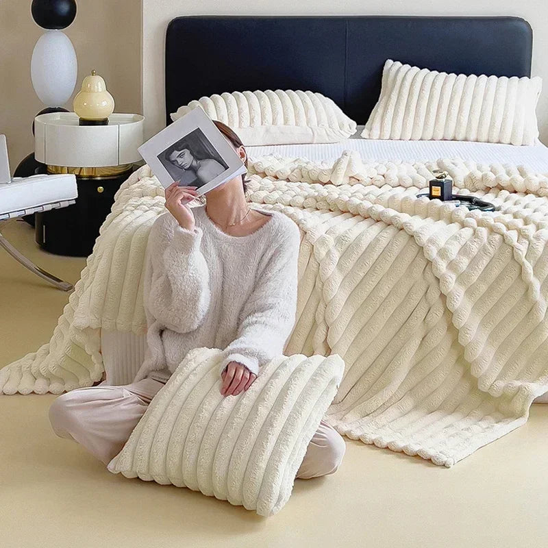 VogueFusion Plüschdecke – Luxuriöser Komfort & ultimative Wärme | Elegante Tagesdecke für Ihr Zuhause