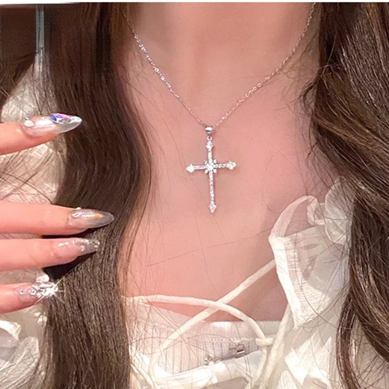 Luxuriöse Kreuz-Halskette mit Zirkon-Kristall-Anhänger | Eleganz & Selbstausdruck