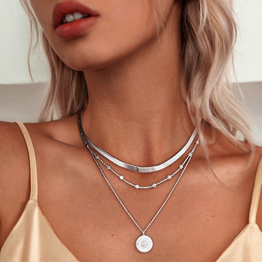 SilverCascade - Elegante Zilveren Driedubbele Ketting voor Elke Gelegenheid