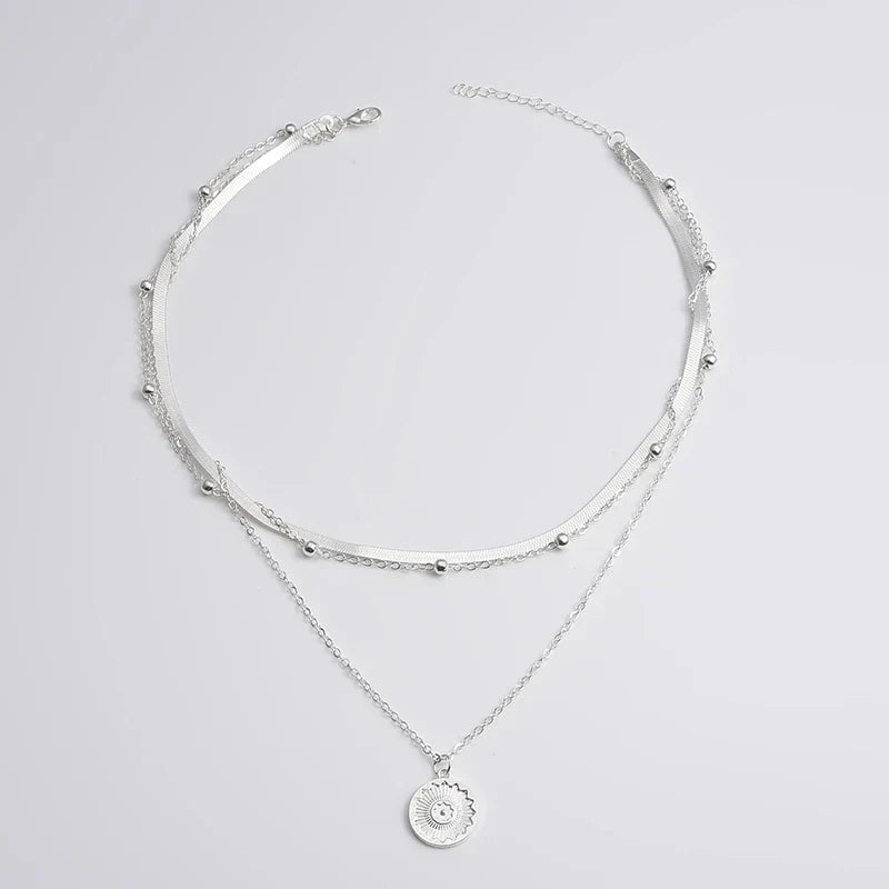 SilverCascade - Elegante Zilveren Driedubbele Ketting voor Elke Gelegenheid