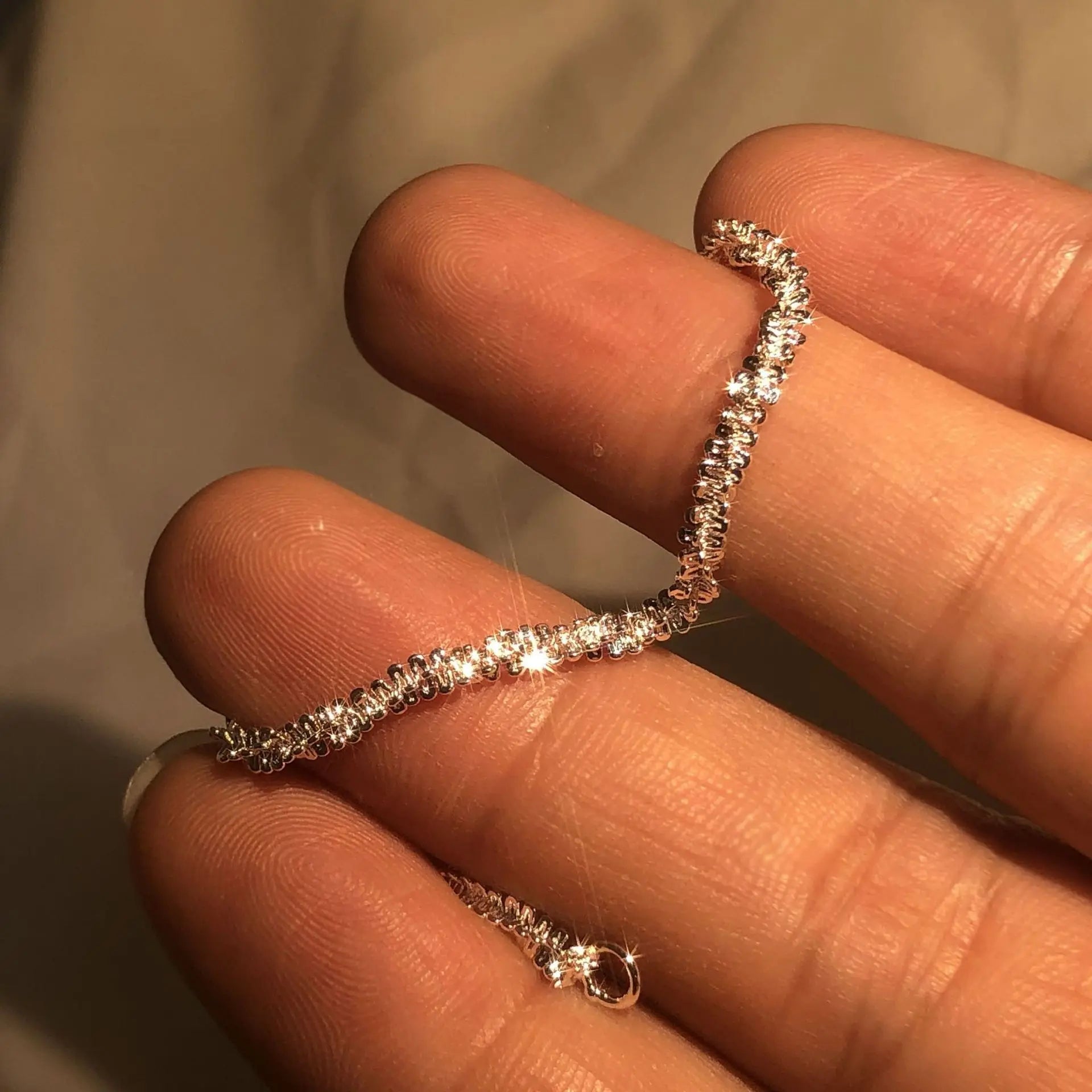 Elegantes, fließendes Armband aus 925er Sterlingsilber – Ein wasserinspiriertes Geschenk