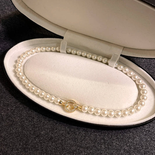LuxeLust: Elegante Parelketting – Tijdloze Verfijning voor Elke Gelegenheid