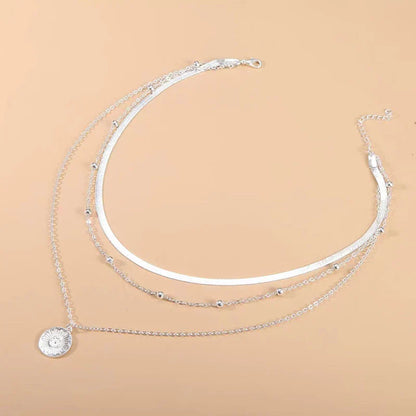 SilverCascade - Elegante Zilveren Driedubbele Ketting voor Elke Gelegenheid