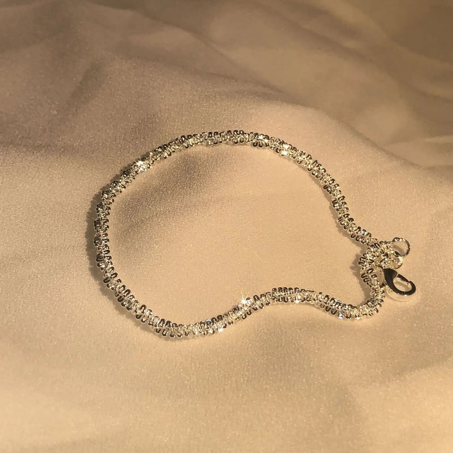Elegantes, fließendes Armband aus 925er Sterlingsilber – Ein wasserinspiriertes Geschenk