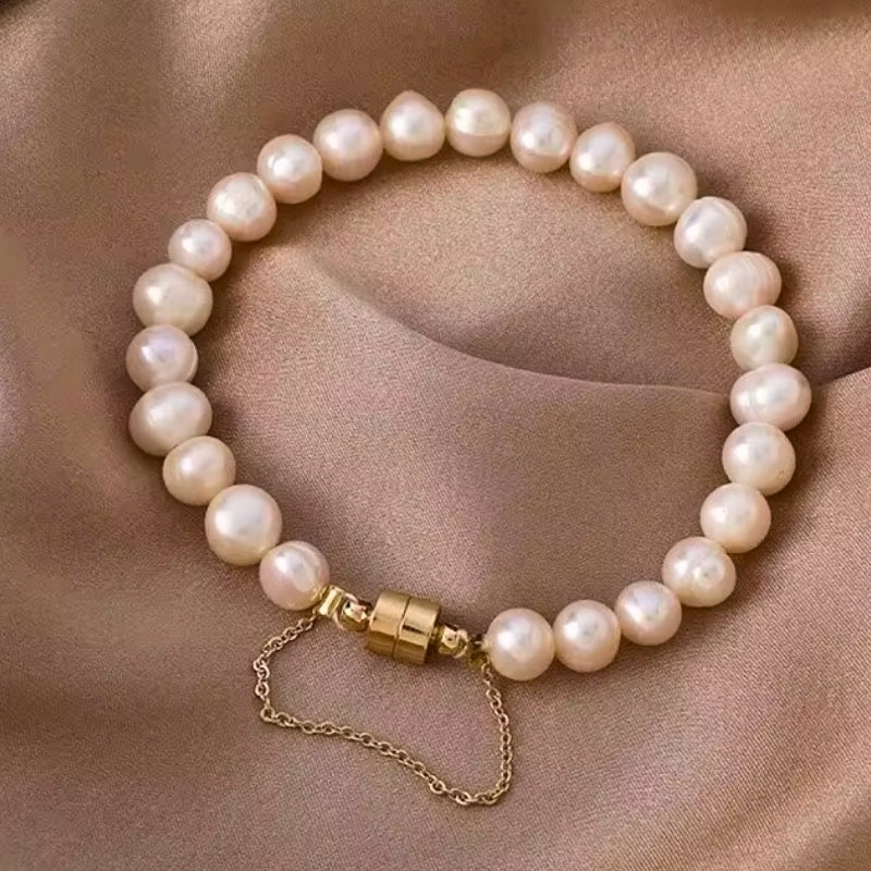 LuxeLust: Elegante Parelketting – Tijdloze Verfijning voor Elke Gelegenheid