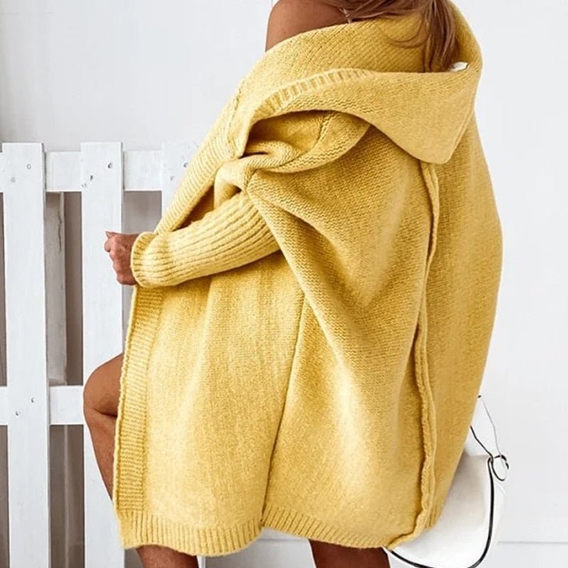 Strickjacke mit Kapuze für Damen – Langer Oversize Cardigan aus Grobstrick für den Winter