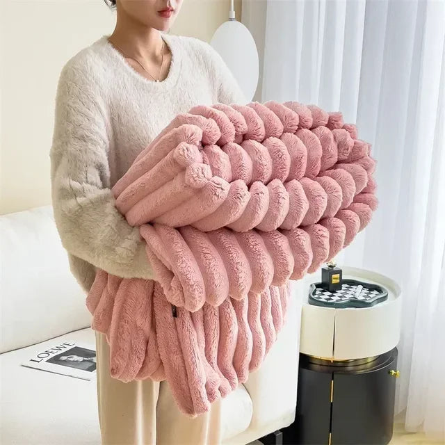 VogueFusion Plüschdecke – Luxuriöser Komfort & ultimative Wärme | Elegante Tagesdecke für Ihr Zuhause