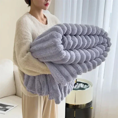 VogueFusion Plüschdecke – Luxuriöser Komfort & ultimative Wärme | Elegante Tagesdecke für Ihr Zuhause