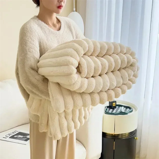VogueFusion Plüschdecke – Luxuriöser Komfort & ultimative Wärme | Elegante Tagesdecke für Ihr Zuhause