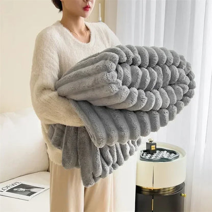 VogueFusion Plüschdecke – Luxuriöser Komfort & ultimative Wärme | Elegante Tagesdecke für Ihr Zuhause