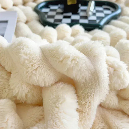 VogueFusion Plüschdecke – Luxuriöser Komfort & ultimative Wärme | Elegante Tagesdecke für Ihr Zuhause