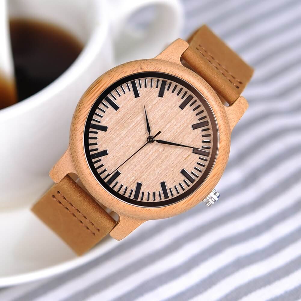 AetherLux - Elegantes Bambus-Holzarmbanduhr mit minimalistischem Design