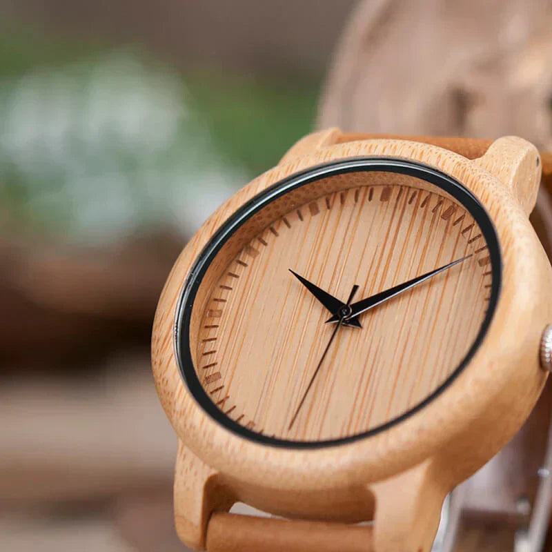 AetherLux - Elegantes Bambus-Holzarmbanduhr mit minimalistischem Design