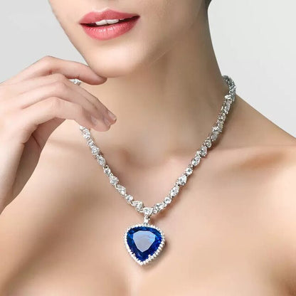 Elegante Blaue Kristall Herz Halskette - Symbol für Liebe und Stil