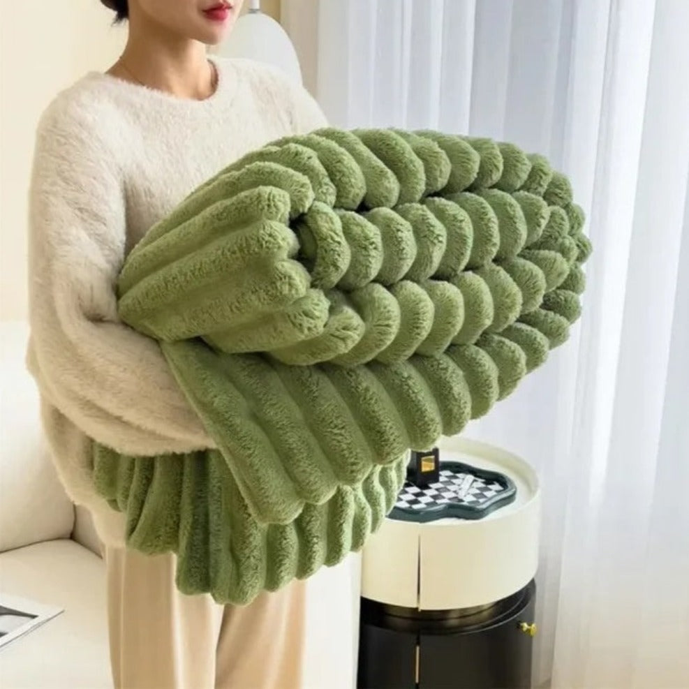 CosmoNest "Cloud Nine" Luxuriöse Kuscheldecke - Seidig Weich und Atmungsaktiv für Jede Jahreszeit