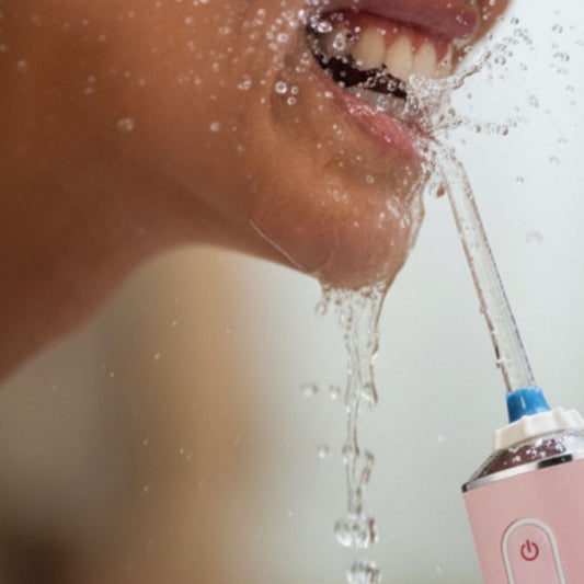 Elektrische Munddusche zur Zahnreinigung & Zahnfleischpflege – Wasser-Flosser gegen Zahnstein, inkl. 4 Düsen