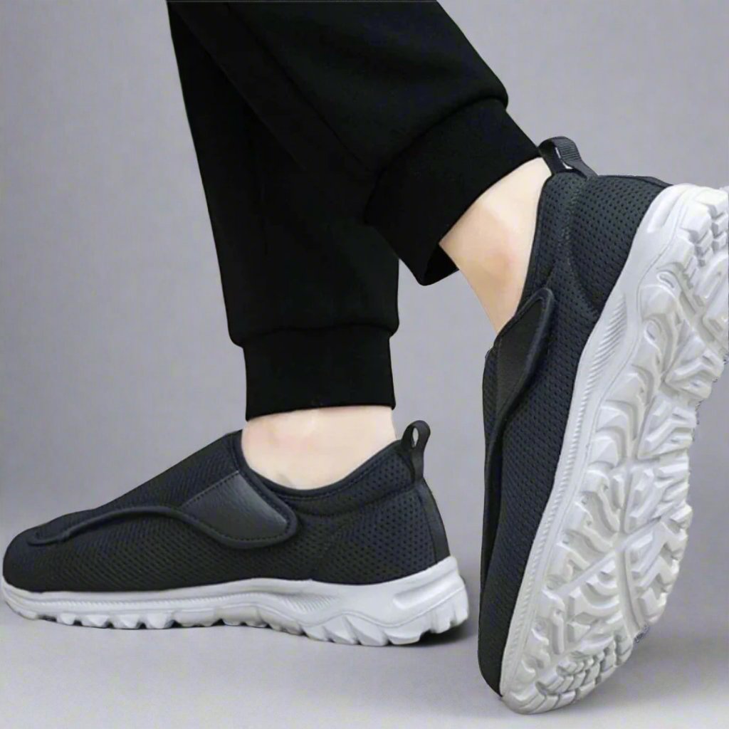 Extra breite Slip-in Damenschuhe mit Klettverschluss für Pflege