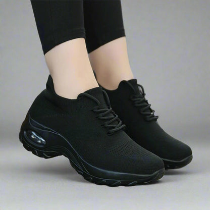 Schwarze Damenschuhe mit Fersenschutz