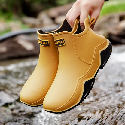 Wasserdichte Damen-Regenstiefel für den Herbst: Stilvolle, halbhohe Gummistiefel mit rutschfester Sohle für optimalen Komfort