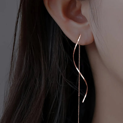 Elegante Lange Wellen-Ohrringe mit Quasten aus 14 Karat Gold und Silber - Einzigartiger geometrischer Schmuck für Damen
