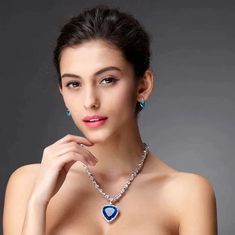 Elegante Blaue Kristall Herz Halskette - Symbol für Liebe und Stil
