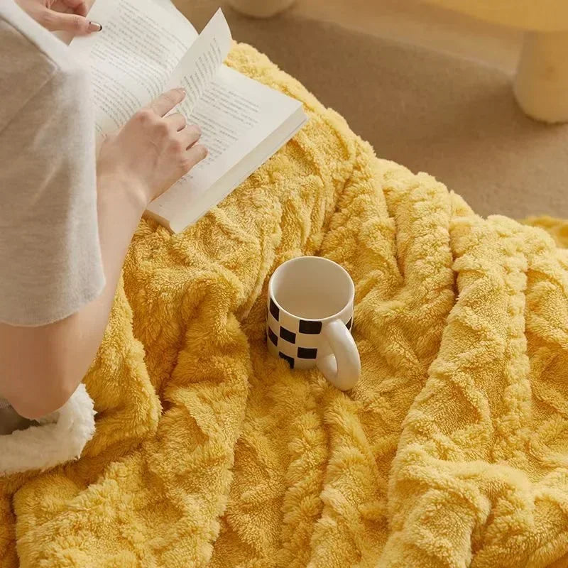 Superweiche Fleece-Kuscheldecke – Ihr Gemütlicher Begleiter für Herbst & Winter auf Sofa & Bett