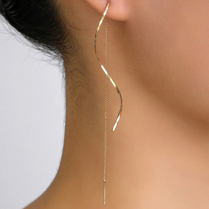 Elegante Lange Wellen-Ohrringe mit Quasten aus 14 Karat Gold und Silber - Einzigartiger geometrischer Schmuck für Damen