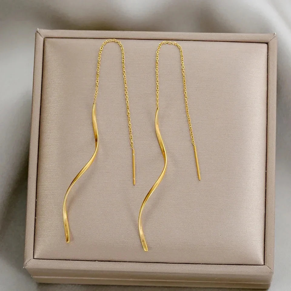 Elegante Lange Wellen-Ohrringe mit Quasten aus 14 Karat Gold und Silber - Einzigartiger geometrischer Schmuck für Damen