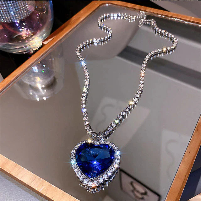 Elegante Blaue Kristall Herz Halskette - Symbol für Liebe und Stil