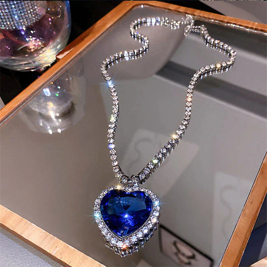 Elegante Blaue Kristall Herz Halskette - Symbol für Liebe und Stil
