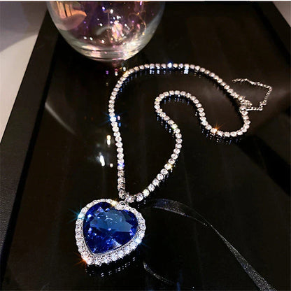 Elegante Blaue Kristall Herz Halskette - Symbol für Liebe und Stil
