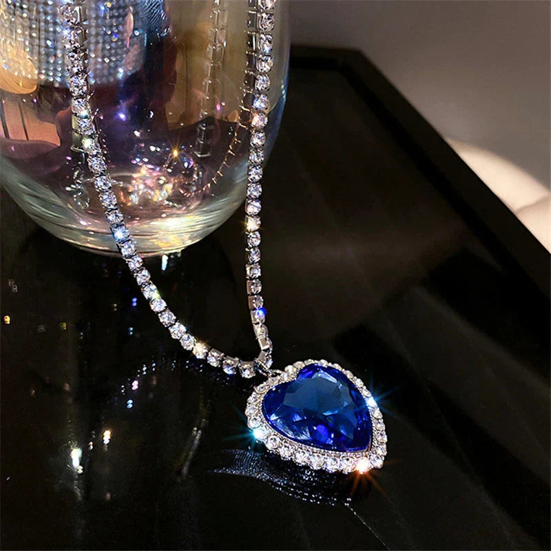 Elegante Blaue Kristall Herz Halskette - Symbol für Liebe und Stil