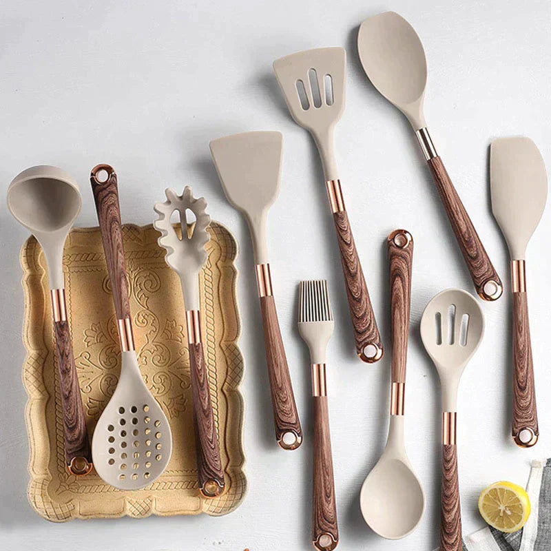 Silikraft Kochgeschirr-Set – Hitzebeständiges Silikon mit Holzgriffen für einfache und stilvolle Küche