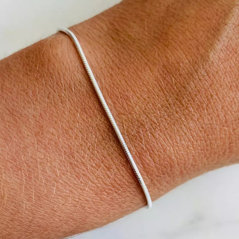 Elegantes Minimalistisches Armband mit Schlangenverschluss | Hochwertiger Stahl | Verschiedene Ausführungen