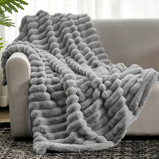 CosmoNest "Cloud Nine" Luxuriöse Kuscheldecke - Seidig Weich und Atmungsaktiv für Jede Jahreszeit