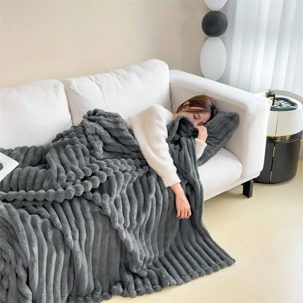 CosmoNest "Cloud Nine" Luxuriöse Kuscheldecke - Seidig Weich und Atmungsaktiv für Jede Jahreszeit