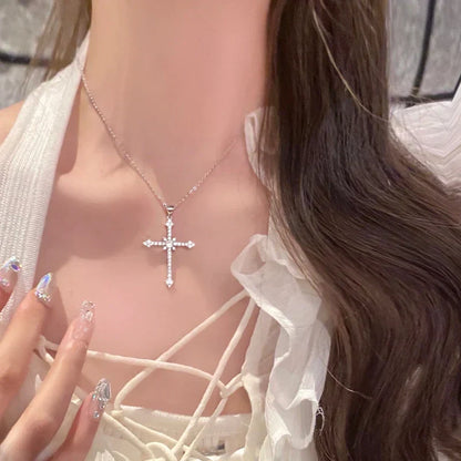 Luxuriöse Kreuz-Halskette mit Zirkon-Kristall-Anhänger | Eleganz & Selbstausdruck