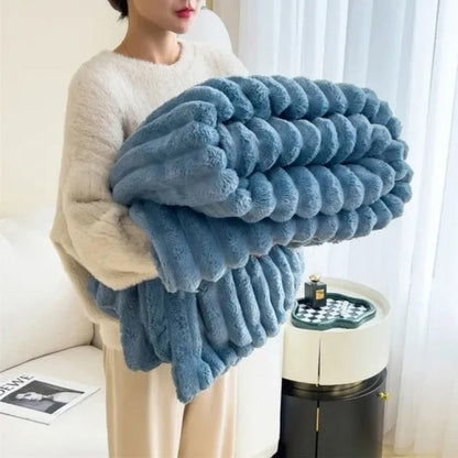 CosmoNest "Cloud Nine" Luxuriöse Kuscheldecke - Seidig Weich und Atmungsaktiv für Jede Jahreszeit
