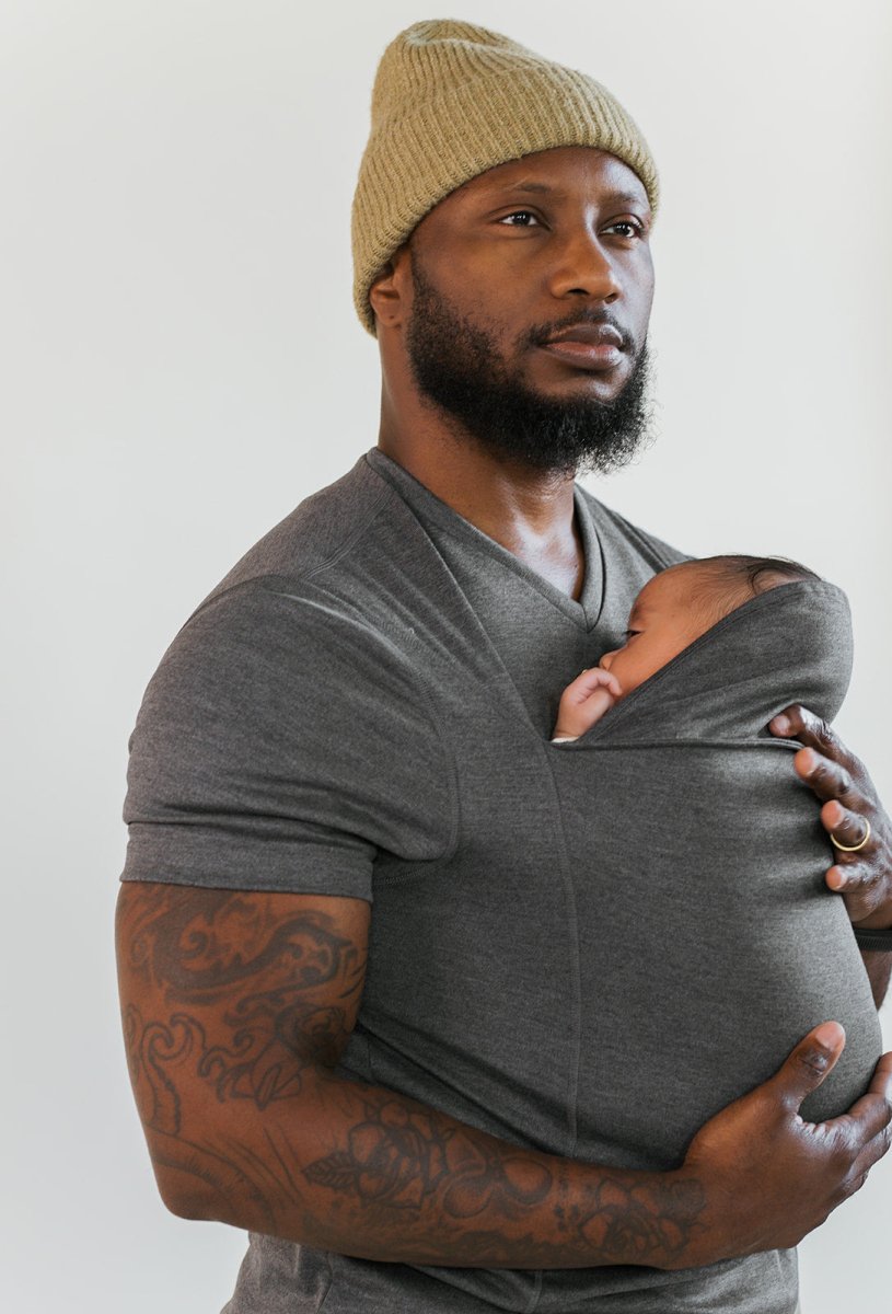 SnugPouch: Bequemer & Stylischer Babytrage-T-Shirt Hybrid für Eltern