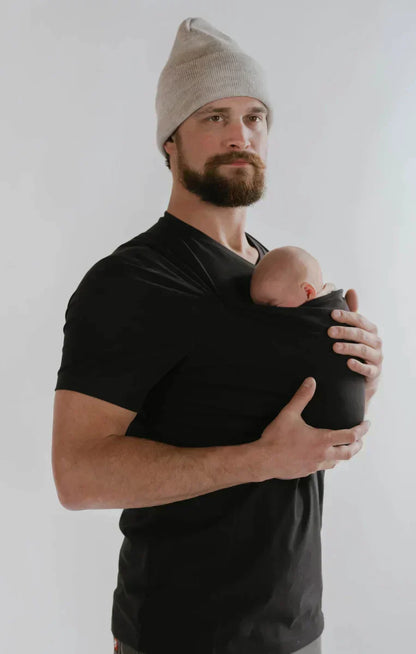 SnugPouch: Bequemer & Stylischer Babytrage-T-Shirt Hybrid für Eltern