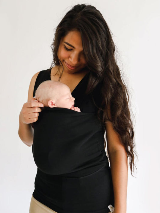 SnugPouch: Bequemer & Stylischer Babytrage-T-Shirt Hybrid für Eltern